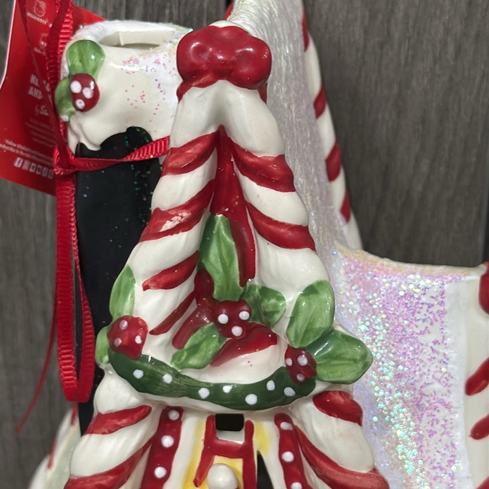 Blue Sky Clayworks Hello Kitty & Friends Christmas Red Striped Candle House - Picture 7 of 14